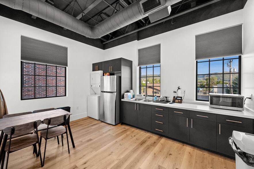 More Photos Of 807 E Pioneer Rd, Draper Office For Lease