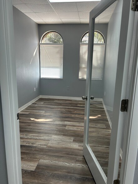 More Photos Of 18115 Us Hwy 41 N, Lutz Office For Sale