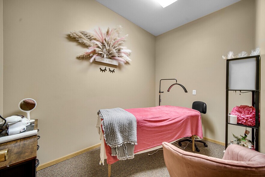 More Photos Of 165 E Robbins St, Wheatfield Medical For Sale