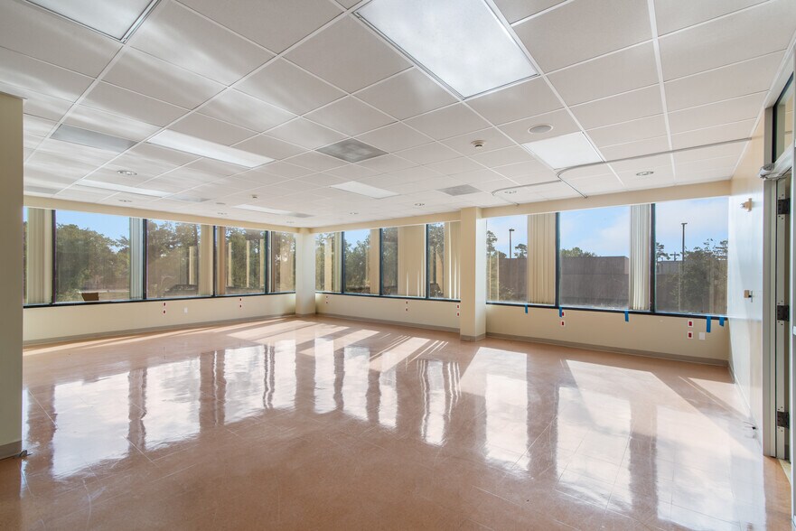 More Photos Of 1140 Cypress Station Dr, Houston Medical For Sale