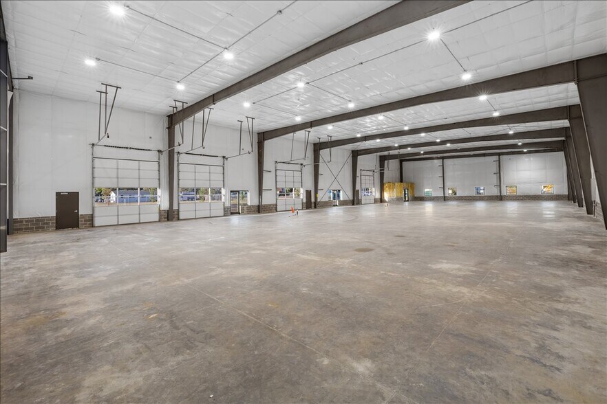 More Photos Of 163-171 Bateman Dr, Medford Light Manufacturing For Lease