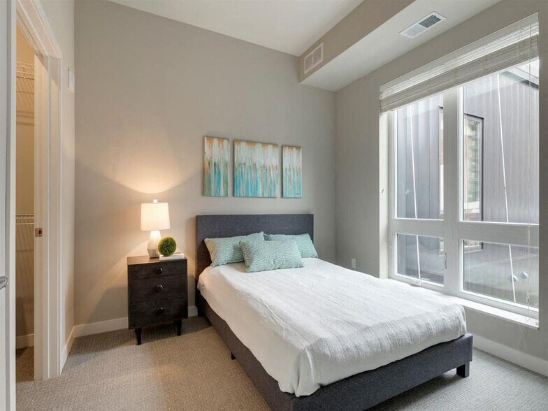 More Photos Of 10 2nd St SE, Minneapolis Apartments For Lease