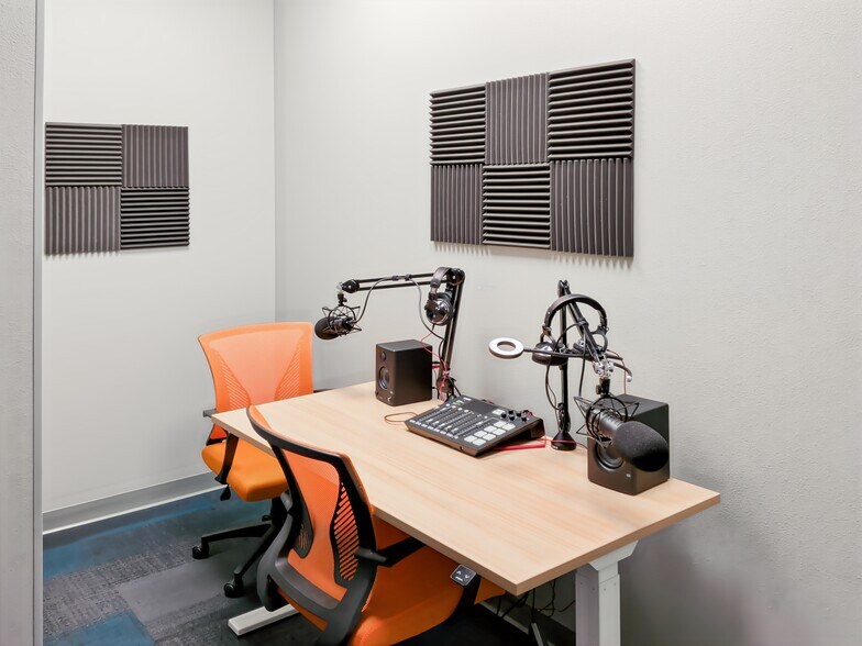More Photos Of 1574 W Broadway, Madison Coworking Space