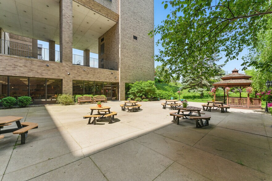 More Photos Of 299 Carew St, Springfield Medical For Lease