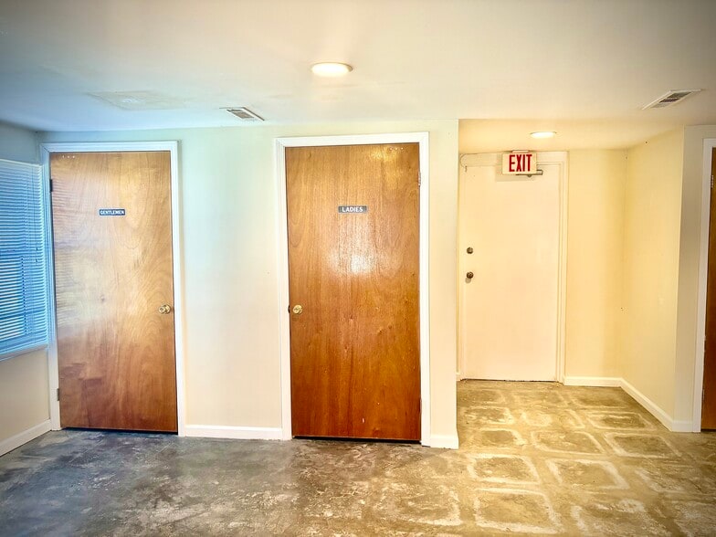 More Photos Of 1759 County Road 28, Clanton Office For Sale