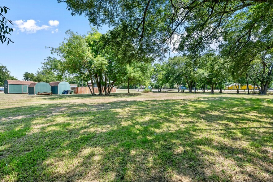 More Photos Of 303 W Broade St, Leander Land For Sale