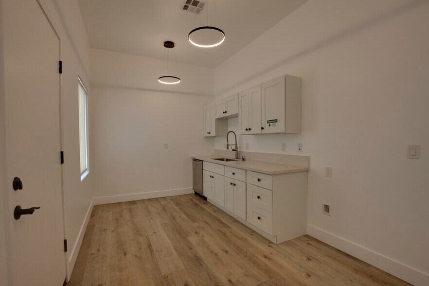 More Photos Of 3431 Cherry Ave, Long Beach Loft Creative Space For Lease