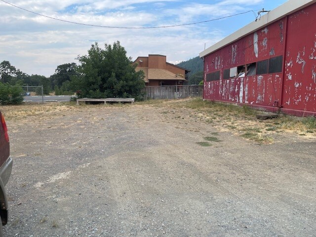 More Photos Of 45010 US-101, Laytonville Storefront Retail Office For Sale