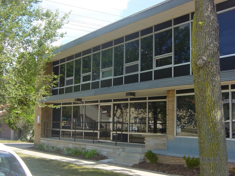 More Photos Of 6150 W Fond Du Lac Ave, Milwaukee Office For Lease