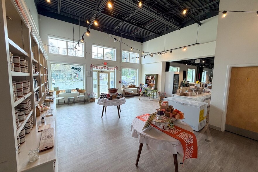 More Photos Of 60 Artisans Way, Windsor Flex For Sale