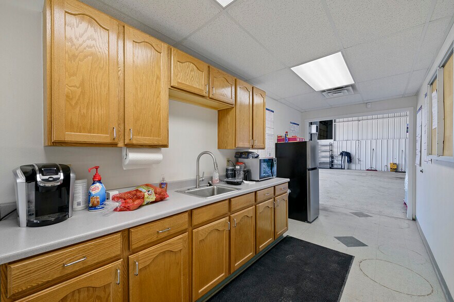 More Photos Of 44-46 Wilkins Peak Dr, Rock Springs Warehouse For Sale