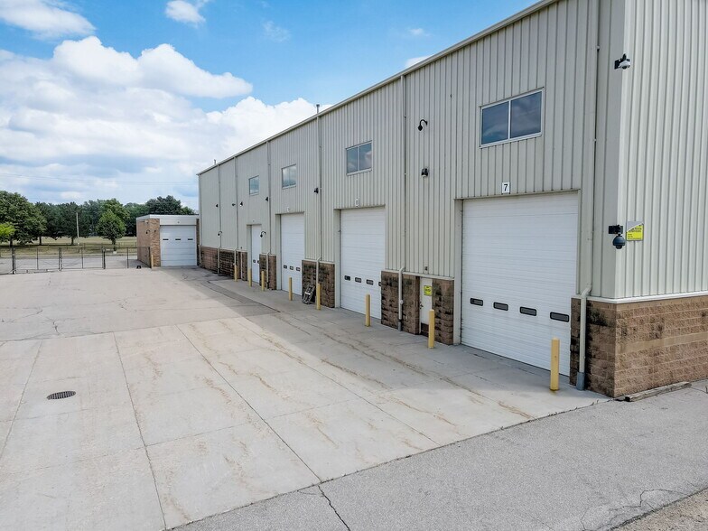 More Photos Of 2180 Pennsylvania Ave, Madison Showroom For Sale