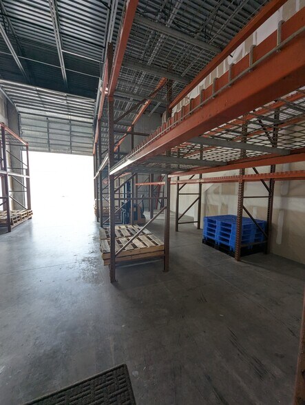 More Photos Of 585 NW Mercantile Pl, Port Saint Lucie Light Manufacturing For Sale