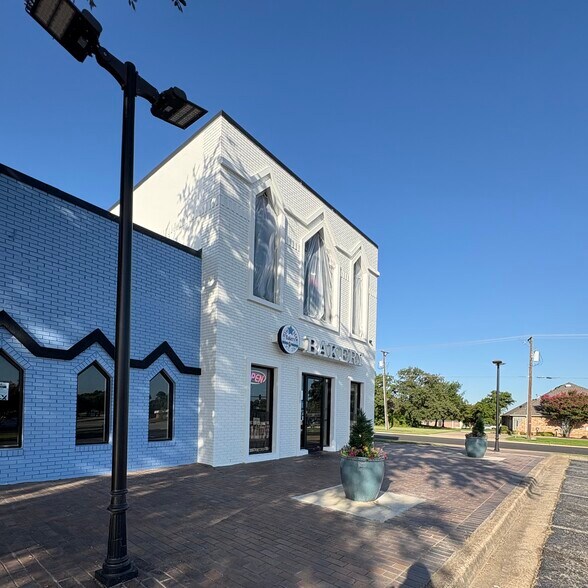 More Photos Of 455-499 W Harwood Rd, Hurst Unknown For Lease