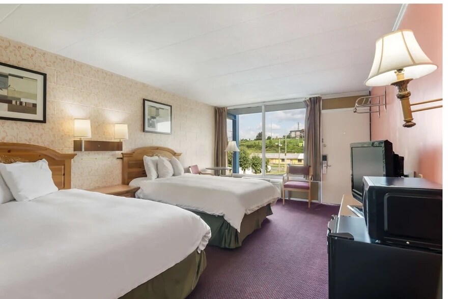 More Photos Of 705 Chapman Rd, Wytheville Hotel For Sale