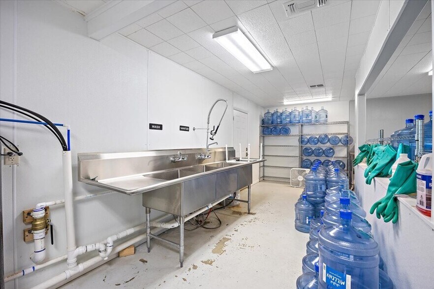 More Photos Of 100 E Borden St, Diboll Religious Facility For Sale