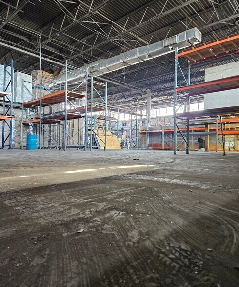 More Photos Of 54-08 46th St, Maspeth Warehouse For Lease