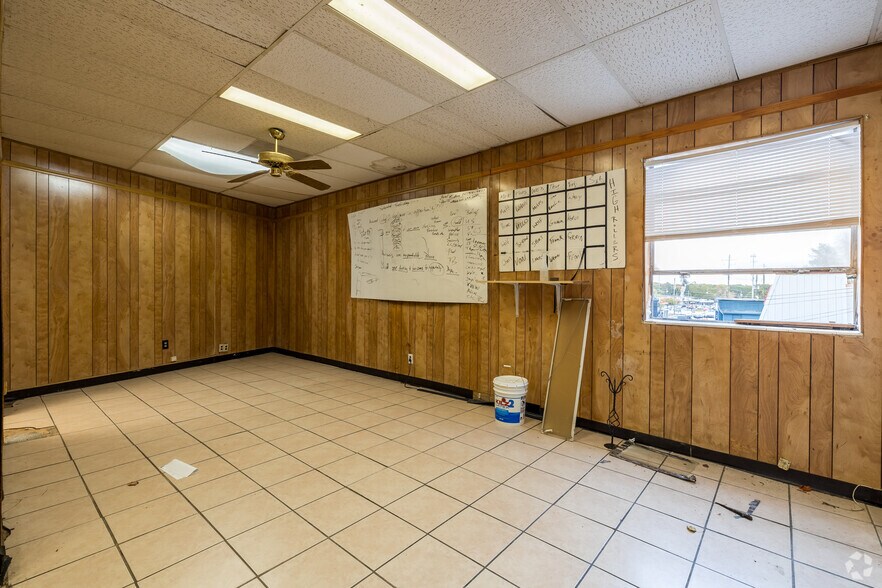 More Photos Of 2192 Campbellton Rd, Atlanta Unknown For Sale