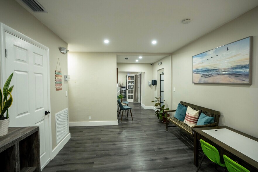 More Photos Of 986 NE 126th St, Miami Office Residential For Sale