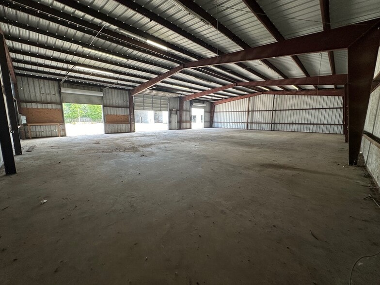 More Photos Of 1505 Brittmoore Rd, Houston Warehouse For Lease
