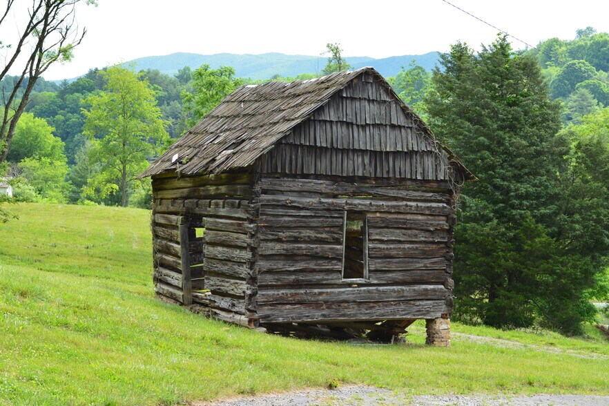 More Photos Of 6421 Highway 91 N, Laurel Bloomery Warehouse For Sale