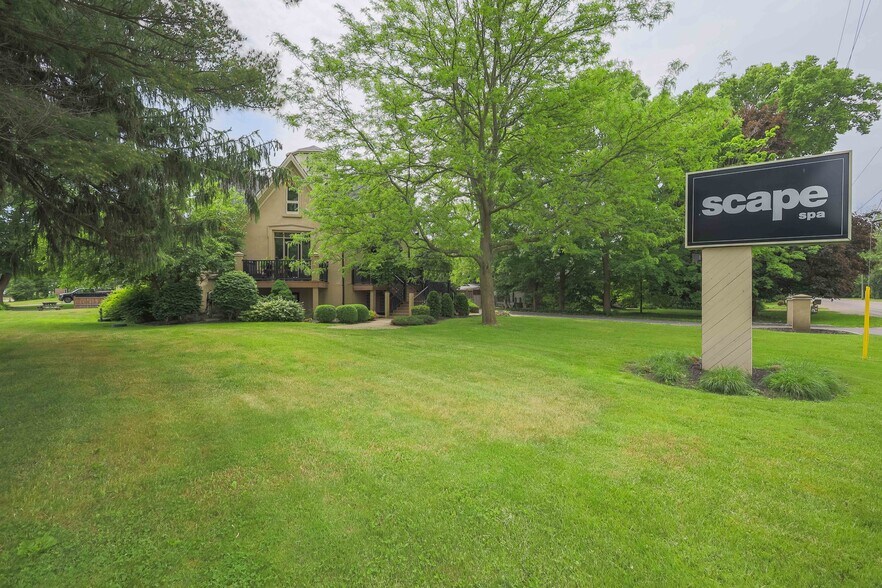 More Photos Of 646 Mount Pleasant Rd, Brant Freestanding For Sale
