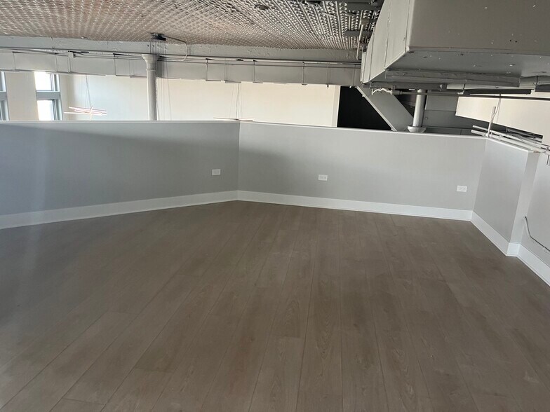 More Photos Of 1105 W Chicago Ave, Chicago Loft Creative Space For Lease
