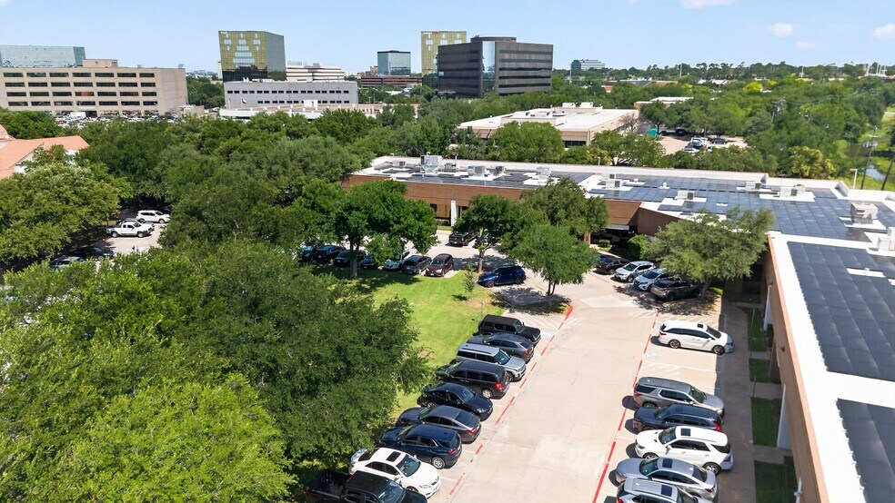 More Photos Of 7920 Elmbrook Dr, Dallas Medical For Lease