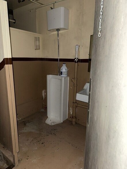 More Photos Of 337 Church St, Algoma Flex For Sale