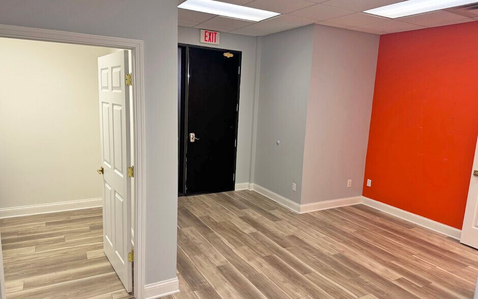 More Photos Of 8155 Annsbury Dr, Utica Office For Lease