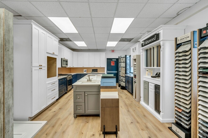 More Photos Of 5731 General Washington Dr, Alexandria Distribution For Sale