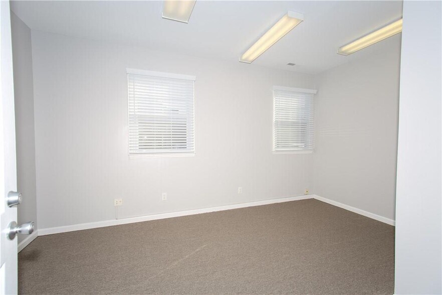 More Photos Of 1365 Westgate Center Dr, Winston-Salem Medical For Lease