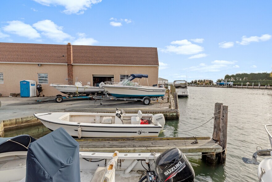More Photos Of Suffolk County, Bay Shore Marina For Sale