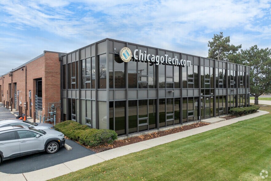 More Photos Of 3501 Woodhead Dr, Northbrook Warehouse For Lease