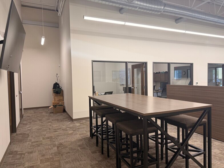 More Photos Of 725 E Main St, Westfield Light Manufacturing For Sale