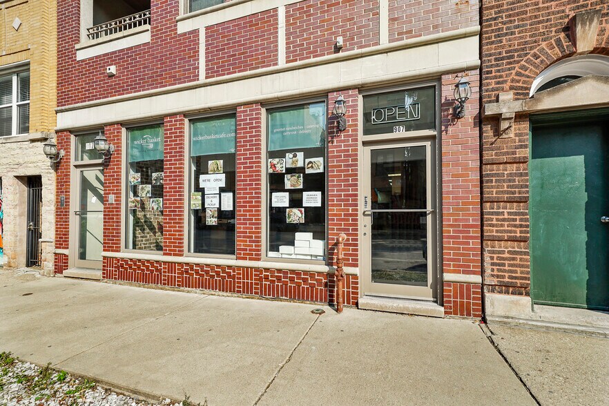 Primary Photo Of 907 N Damen Ave, Chicago Storefront Retail Residential For Lease
