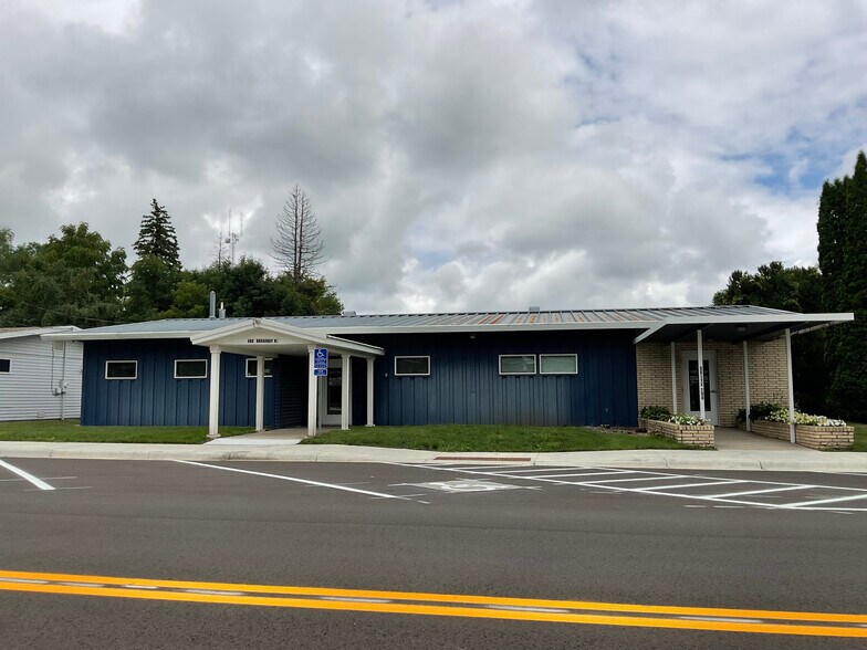 More Photos Of 400 Broadway Ave N, Foley Office For Sale