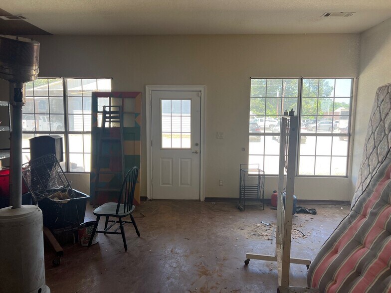 More Photos Of 8 Mashburn St, Hawkinsville Showroom For Sale