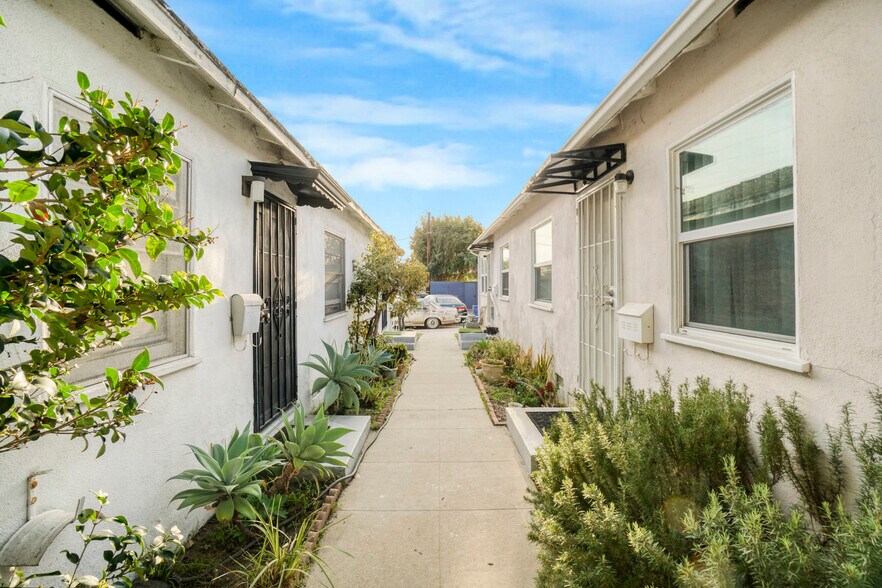 More Photos Of 2626 26th St, Santa Monica Apartments For Sale