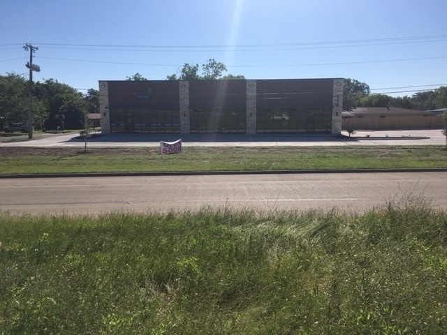 More Photos Of 110 N Jim Wright Fwy, Fort Worth Storefront For Lease