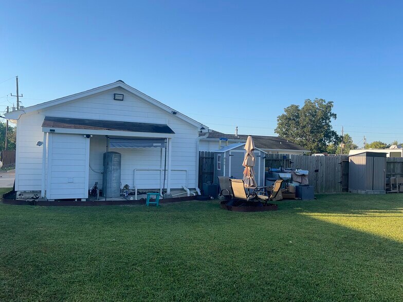 More Photos Of 7026 Belgold St, Houston Office For Sale