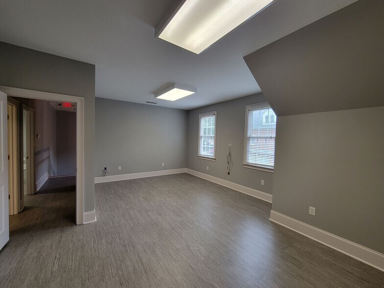 More Photos Of 182 Ben Burton Cir, Bogart Office For Sale