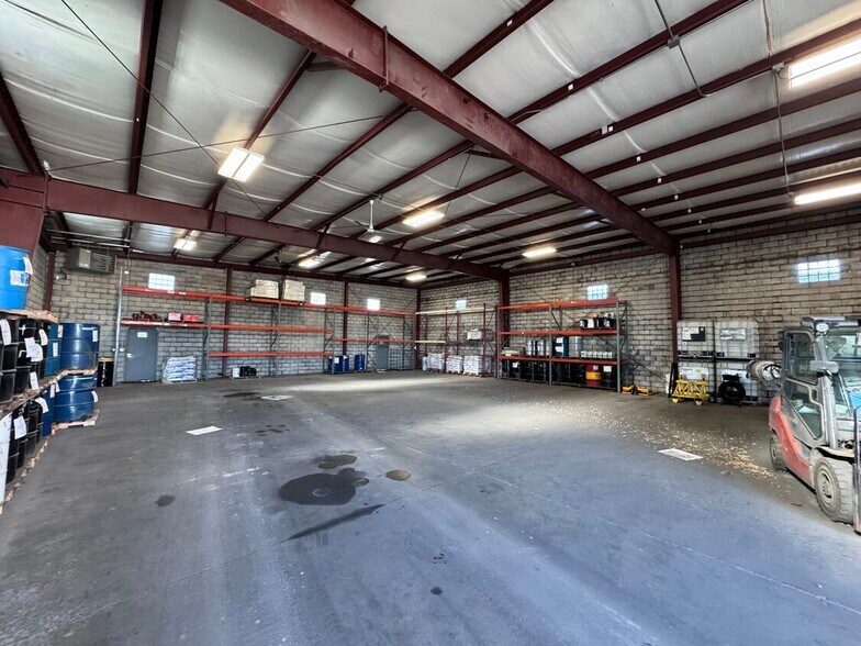 More Photos Of Lincoln highway, La Porte Warehouse For Lease