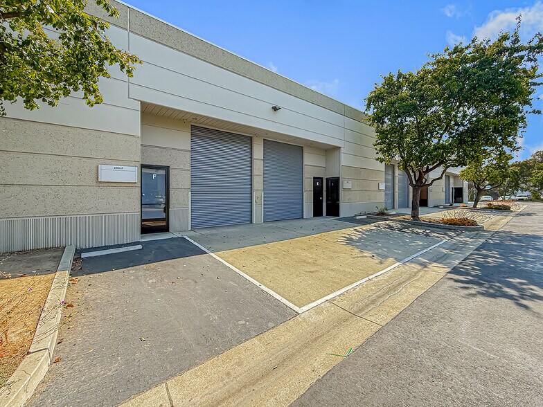 More Photos Of 2364 E Sturgis Rd, Oxnard Warehouse For Sale