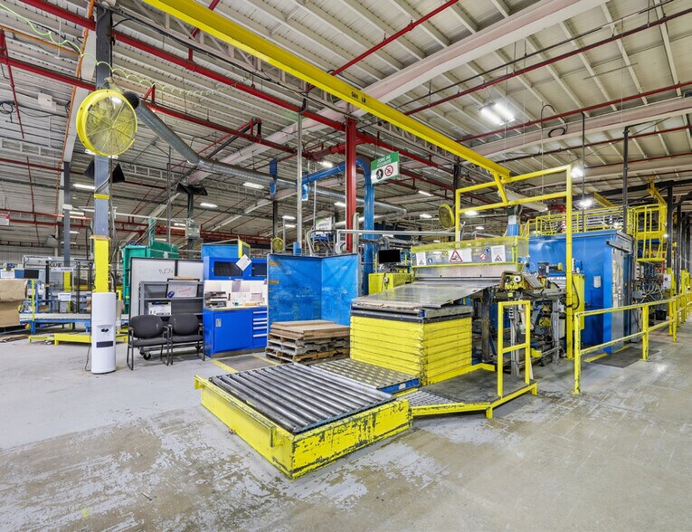 More Photos Of 541 Rue Melchers, Berthierville Industrial For Lease