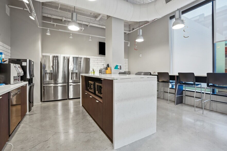 More Photos Of 250 S High St, Columbus Office For Lease