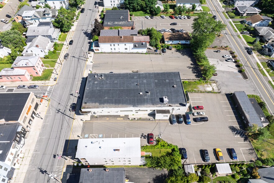 More Photos Of 749 Warren St, Hudson Flex For Sale