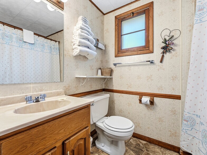 More Photos Of 1024 S I 75 Business Loop, Grayling Hotel For Sale