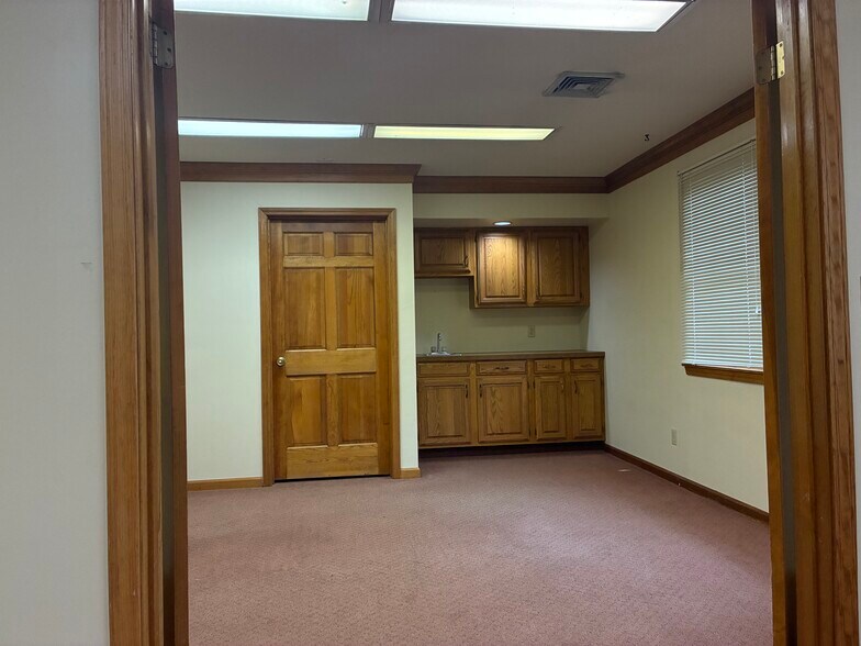 More Photos Of 8860 Main St, Buffalo Office For Lease