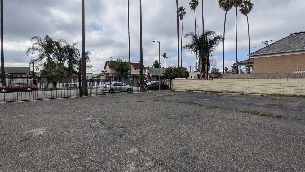 More Photos Of 440 E Holt Ave, Pomona Storefront For Lease